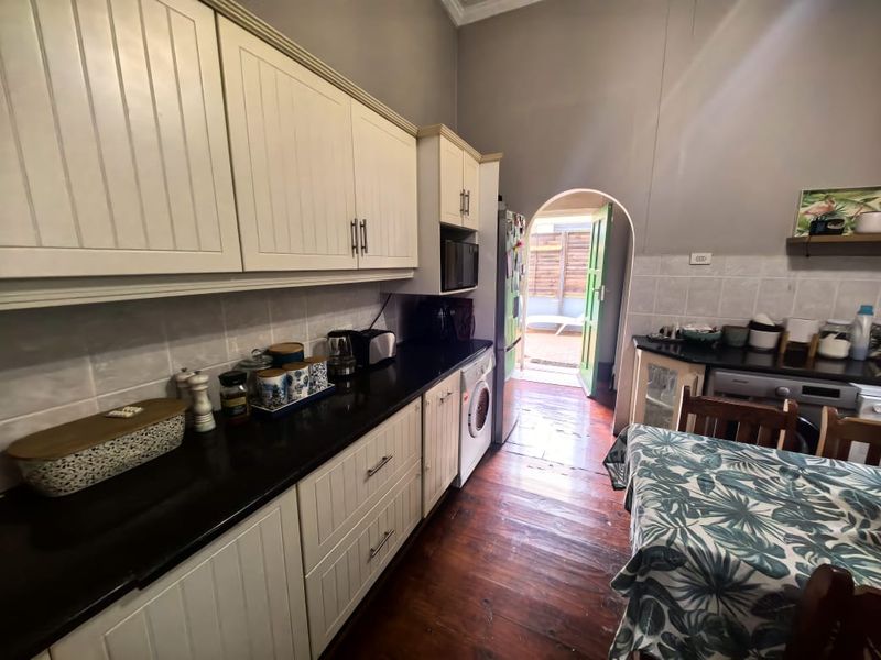 2.5 Bedrooms, 2 Bathrooms Apartment For Sale In Morningside, Durban - Photo 5