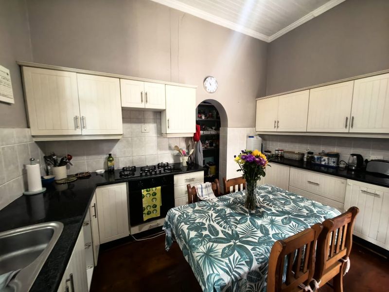 2.5 Bedrooms, 2 Bathrooms Apartment For Sale In Morningside, Durban - Photo 2