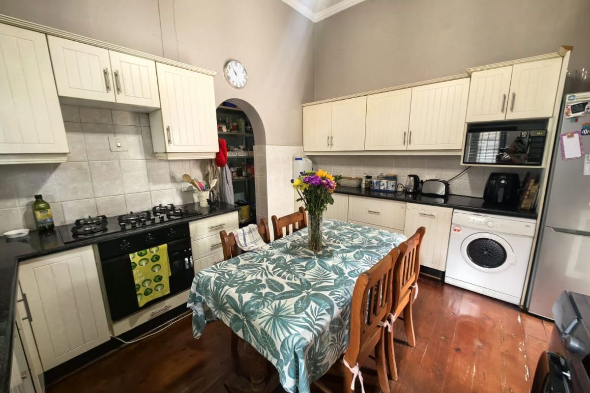 2.5 Bedrooms, 2 Bathrooms Apartment For Sale In Morningside, Durban - Photo 3