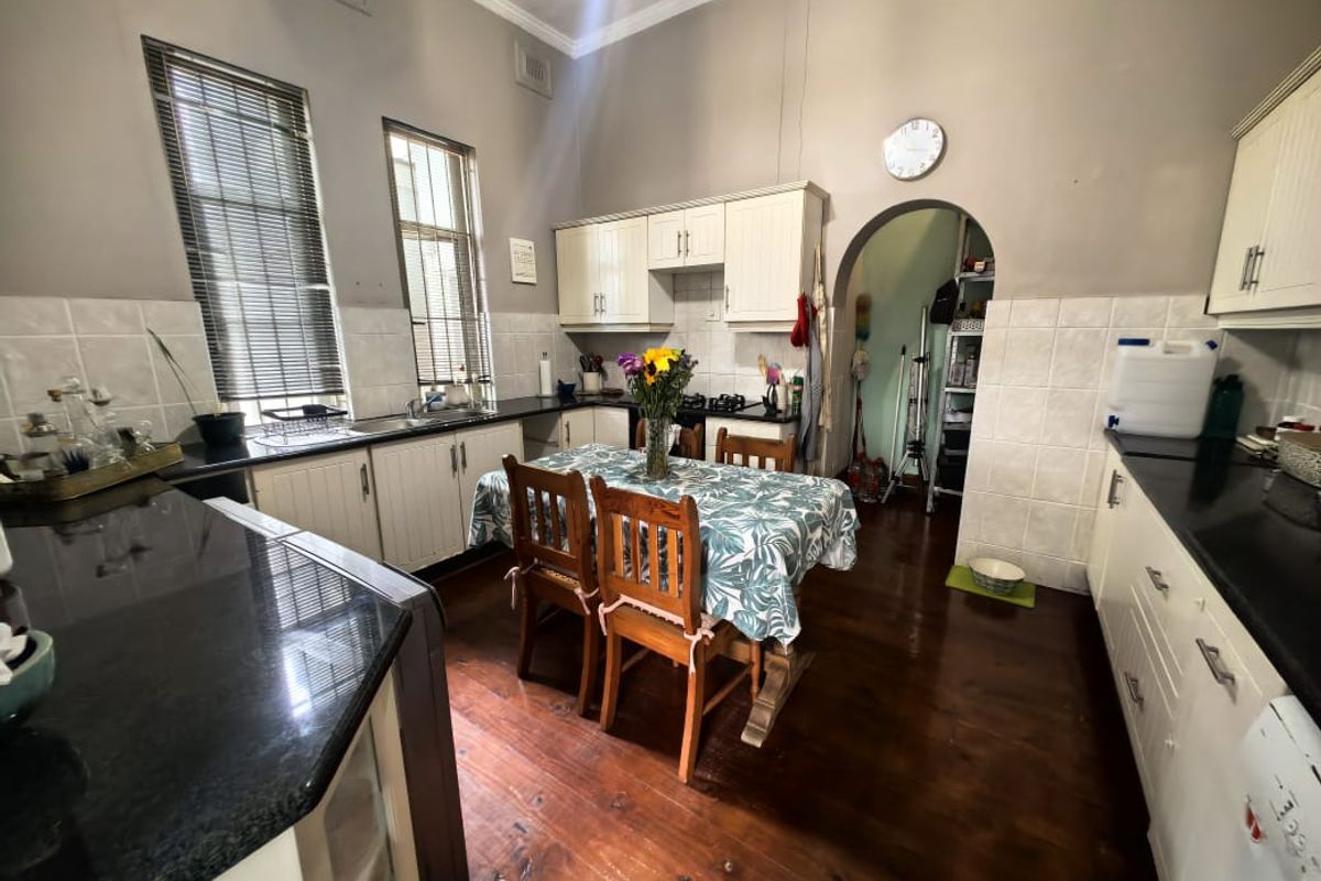 2.5 Bedrooms, 2 Bathrooms Apartment For Sale In Morningside, Durban - Photo 4