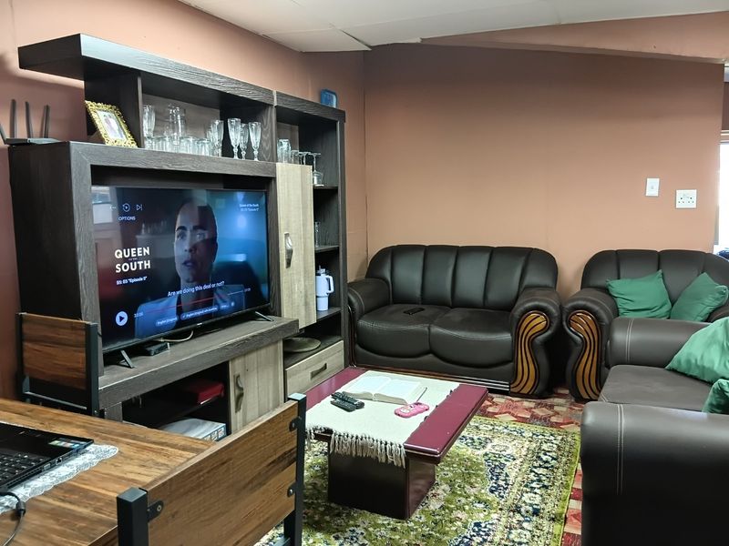 2 Bedroom house for sale in Macassar Village - Photo 2