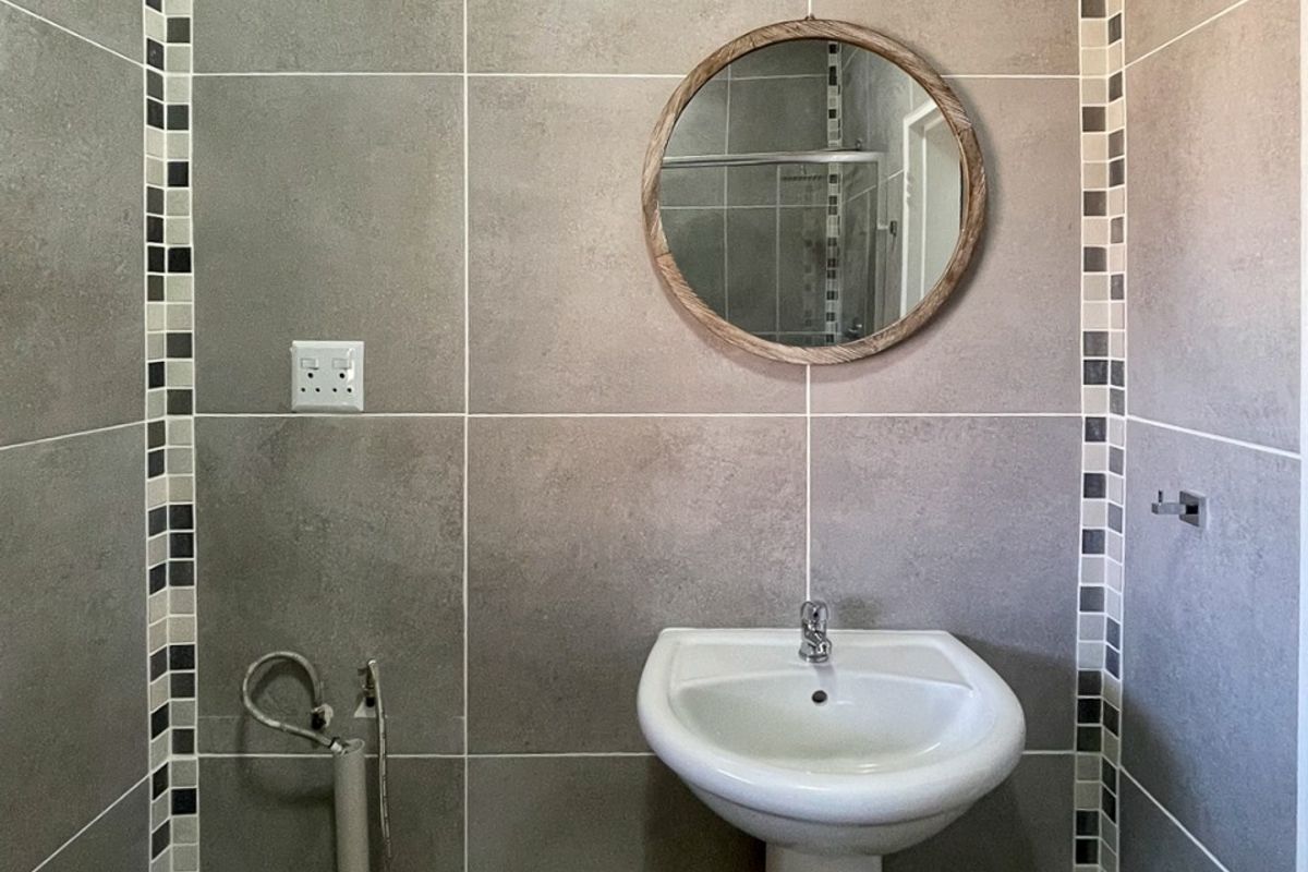 Lovely Upgraded 3-Bedroom Flatlet in Prime Location - Photo 5