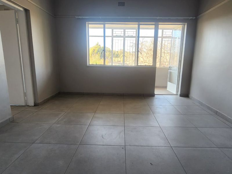 Lovely Upgraded 3-Bedroom Flatlet in Prime Location - Photo 10