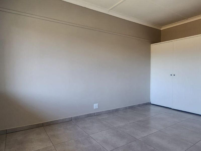 Lovely Upgraded 3-Bedroom Flatlet in Prime Location - Photo 7