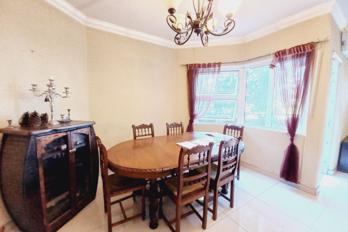 Immaculate North-Facing Two-Bedroom Apartment Offering Space, Light, and Exceptional Value in Primrose Hill - Photo 2