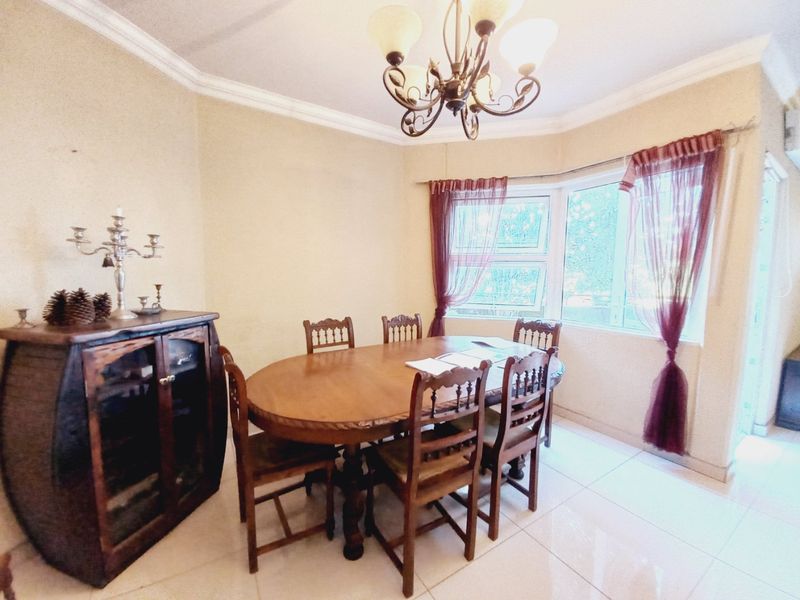 Immaculate North-Facing Two-Bedroom Apartment Offering Space, Light, and Exceptional Value in Primrose Hill - Photo 2