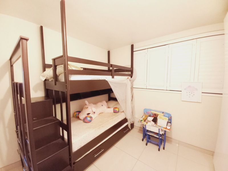 Immaculate North-Facing Two-Bedroom Apartment Offering Space, Light, and Exceptional Value in Primrose Hill - Photo 8