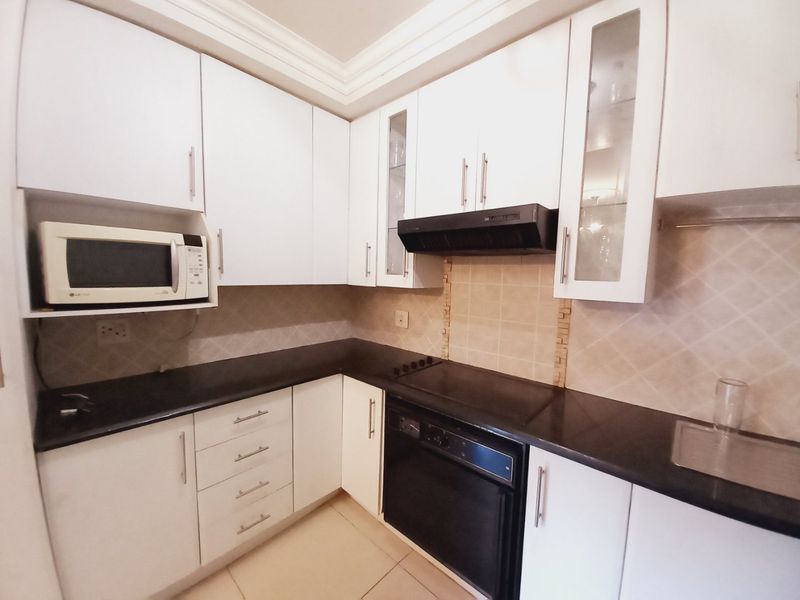 Immaculate North-Facing Two-Bedroom Apartment Offering Space, Light, and Exceptional Value in Primrose Hill - Photo 4