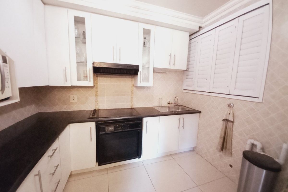 Immaculate North-Facing Two-Bedroom Apartment Offering Space, Light, and Exceptional Value in Primrose Hill - Photo 3