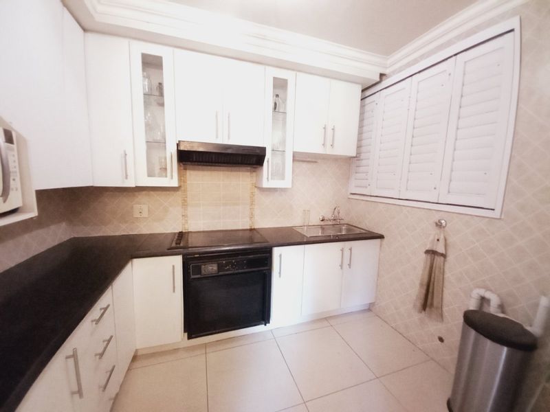 Immaculate North-Facing Two-Bedroom Apartment Offering Space, Light, and Exceptional Value in Primrose Hill - Photo 3