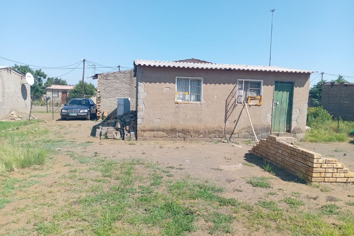 E section Botshabelo House For sale - Photo 4