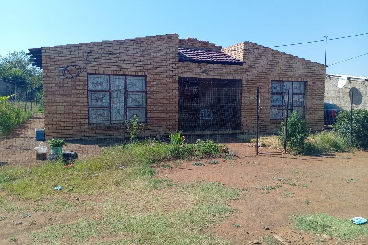 E section Botshabelo House For sale - Photo 2