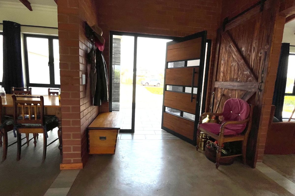 Modern 5 bedroom house for sale in La Camargue - Photo 4