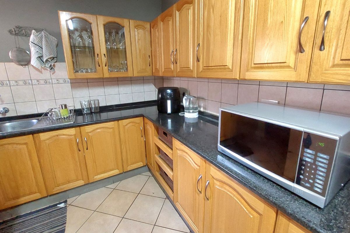 Prime Residential & Business Opportunity – Brits Central - Photo 5