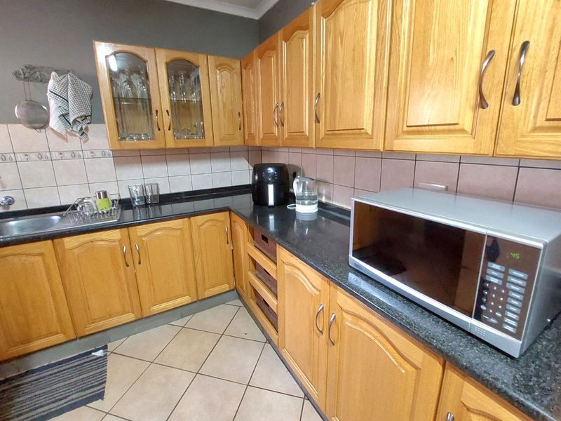 Prime Residential & Business Opportunity – Brits Central - Photo 5