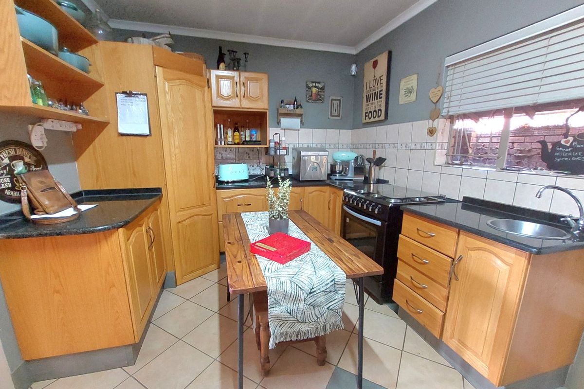 Prime Residential & Business Opportunity – Brits Central - Photo 3