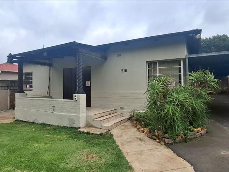 Versatile Family Home with Outside Accommodation - Photo 3