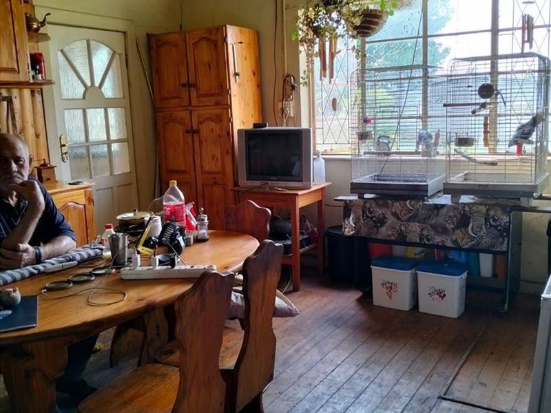 Charming Small Holding with Spacious Living - Photo 2