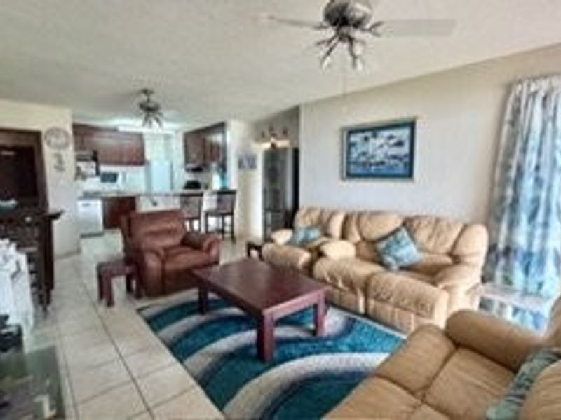 Beautiful Seafront Apartment with Incredible Ocean Views - Photo 6