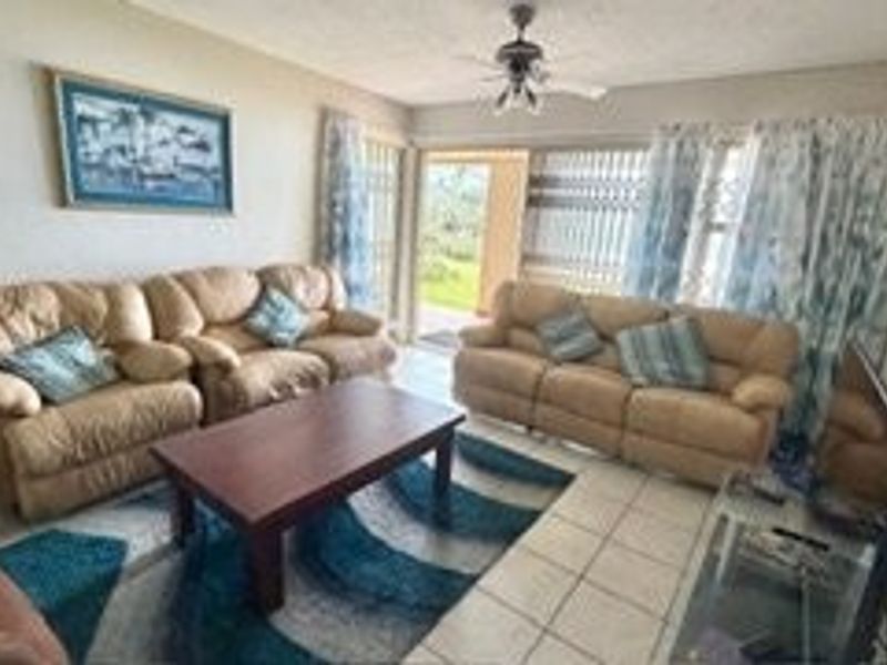 Beautiful Seafront Apartment with Incredible Ocean Views - Photo 5