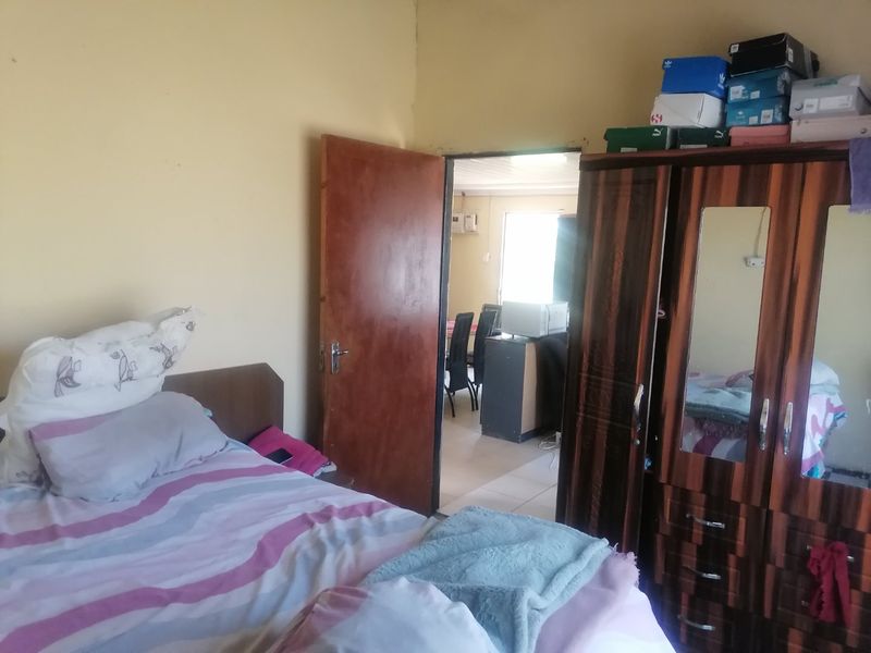 RDP house with big yard for sale in Phase 3, Mangaung - Photo 8