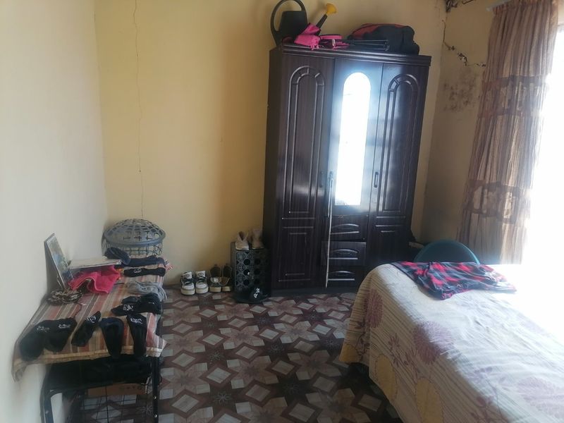 RDP house with big yard for sale in Phase 3, Mangaung - Photo 6