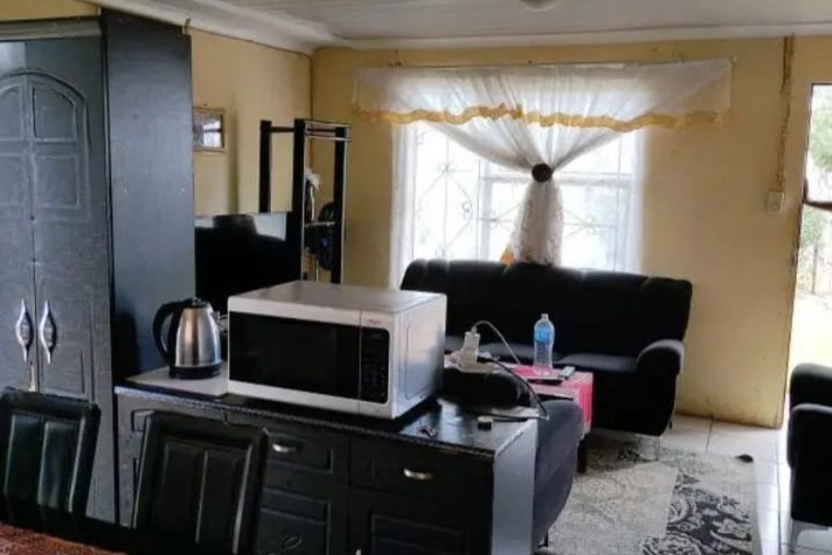 RDP house with big yard for sale in Phase 3, Mangaung - Photo 4