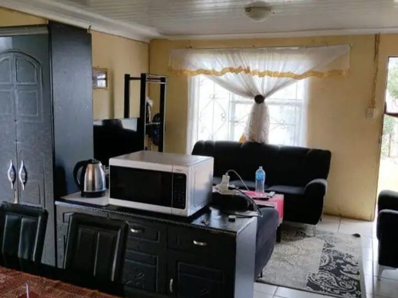 RDP house with big yard for sale in Phase 3, Mangaung - Photo 4