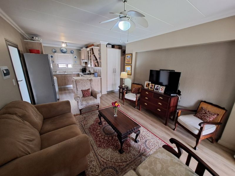 Ground-Floor 2 Bedroom Apartment in Cullinan Golf Estate - Photo 3