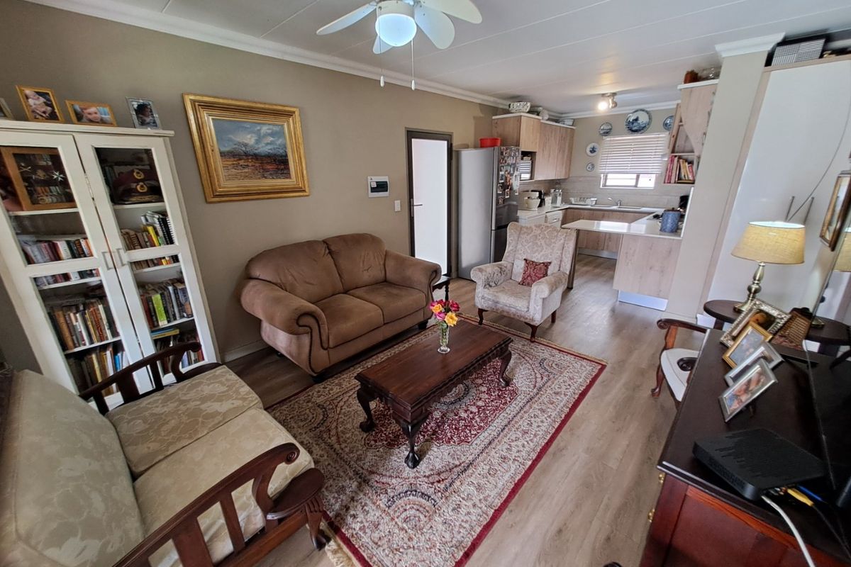 Ground-Floor 2 Bedroom Apartment in Cullinan Golf Estate - Photo 2