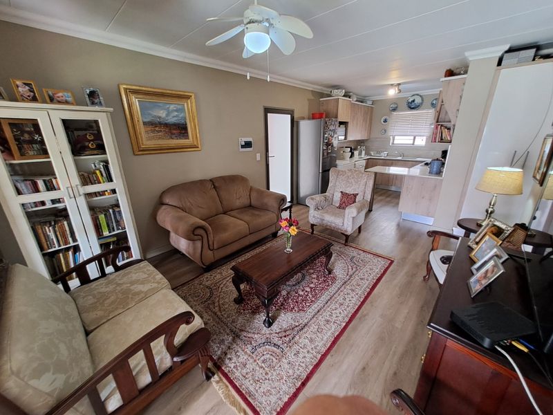 Ground-Floor 2 Bedroom Apartment in Cullinan Golf Estate - Photo 2