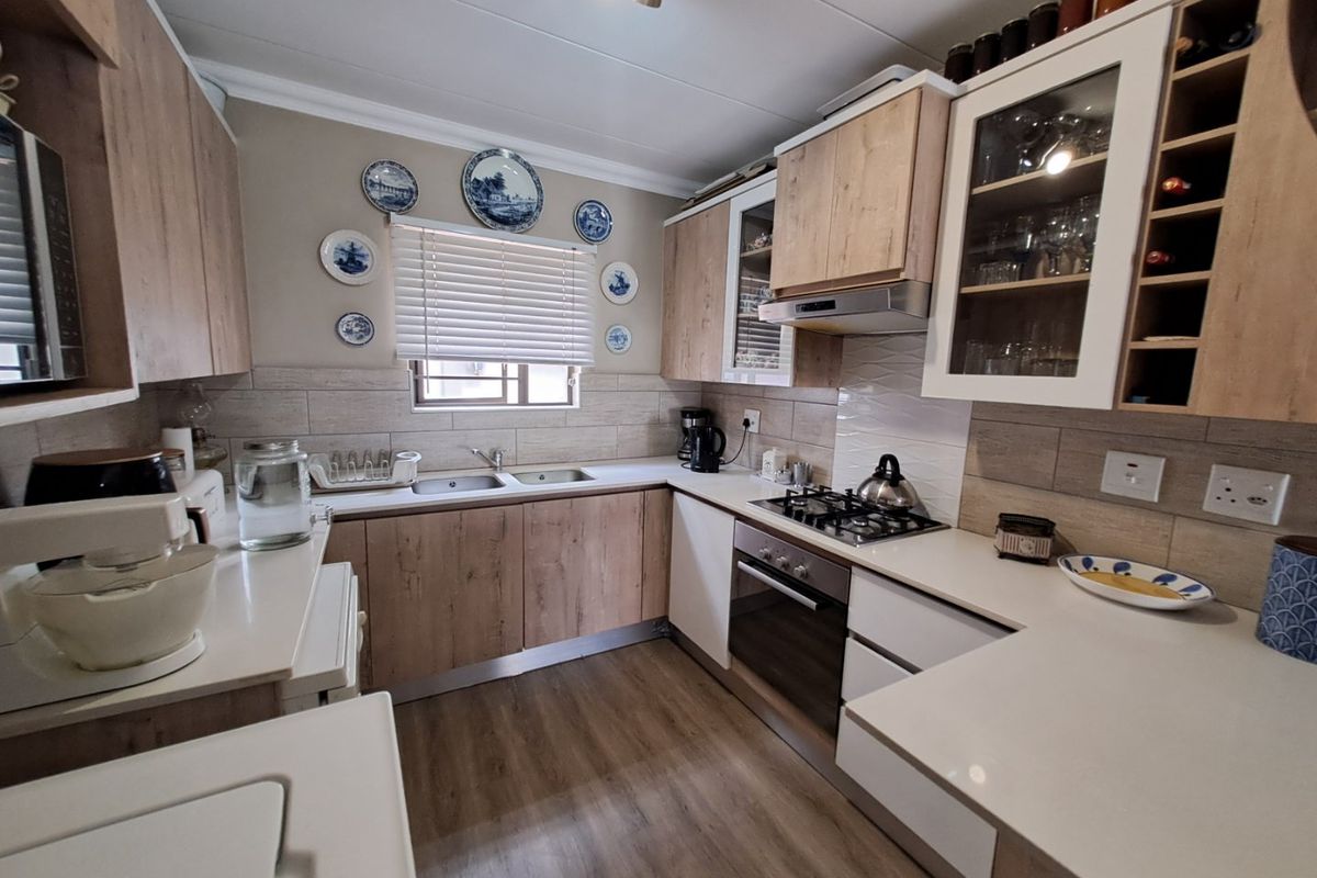 Ground-Floor 2 Bedroom Apartment in Cullinan Golf Estate - Photo 5