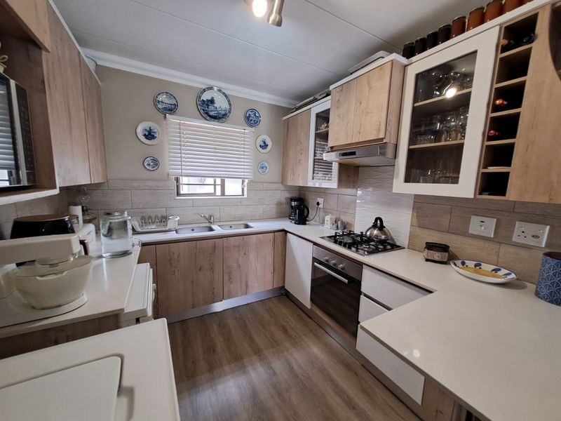 Ground-Floor 2 Bedroom Apartment in Cullinan Golf Estate - Photo 5