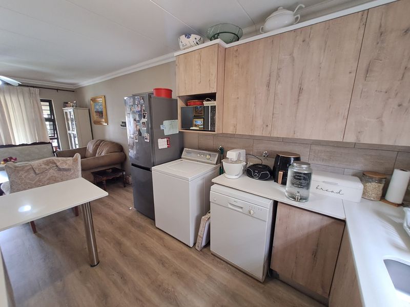 Ground-Floor 2 Bedroom Apartment in Cullinan Golf Estate - Photo 7