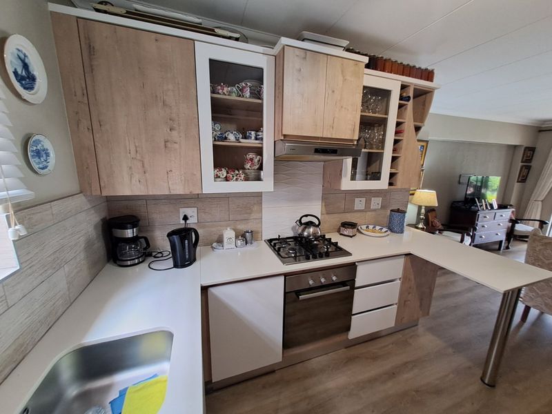 Ground-Floor 2 Bedroom Apartment in Cullinan Golf Estate - Photo 6