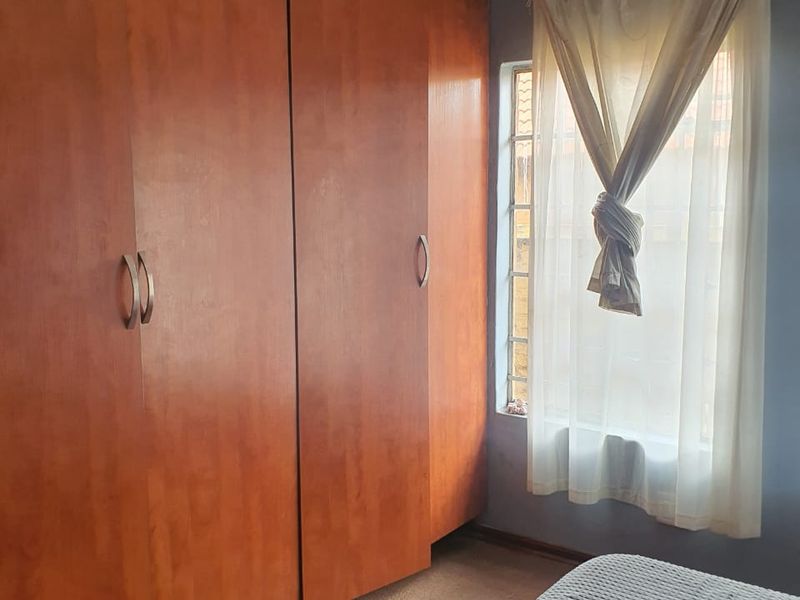 Lovely 2-Bedroom Home for Sale – Comfortable & Entertainer-Friendly - Photo 4