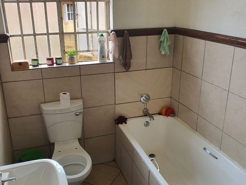 Lovely 2-Bedroom Home for Sale – Comfortable & Entertainer-Friendly - Photo 6