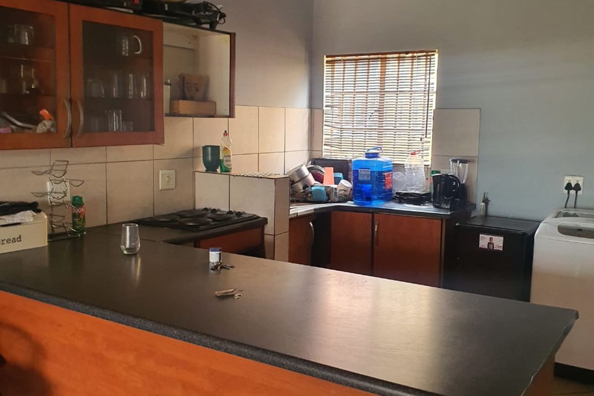 Lovely 2-Bedroom Home for Sale – Comfortable & Entertainer-Friendly - Photo 3