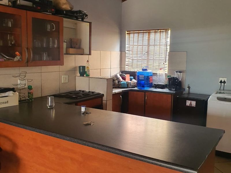 Lovely 2-Bedroom Home for Sale – Comfortable & Entertainer-Friendly - Photo 3