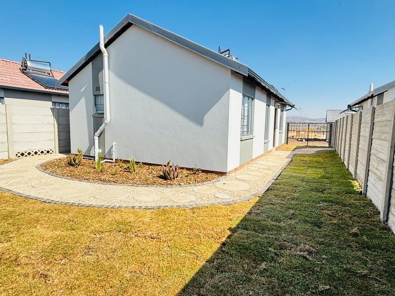 Brand-New 3-Bedroom Gem in Sky City – No Transfer or Bond Costs! - Photo 2