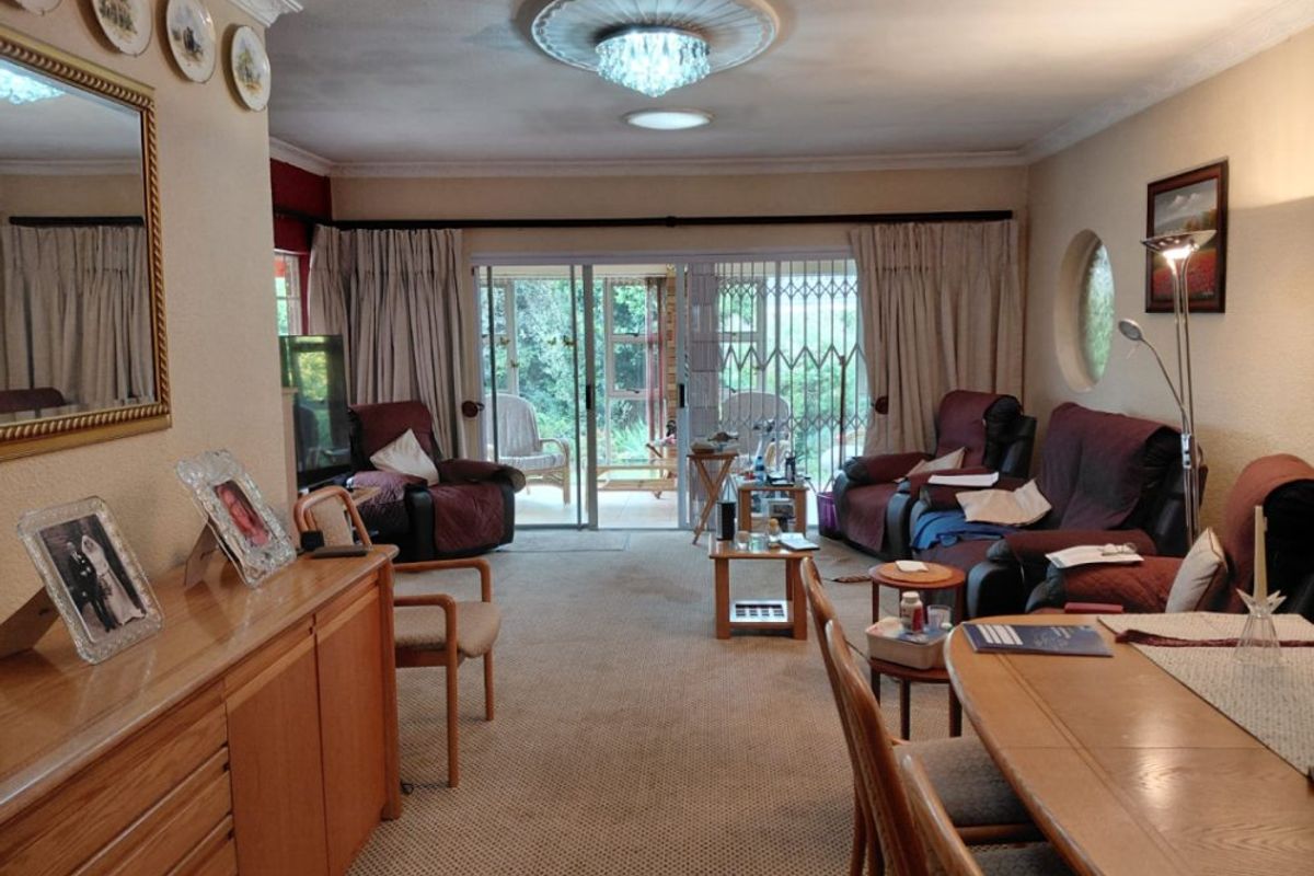 Elegant 4-Bedroom Family Home with Exceptional Entertaining Spaces - Photo 2