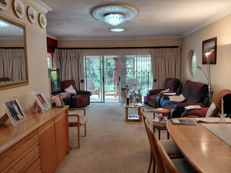 Elegant 4-Bedroom Family Home with Exceptional Entertaining Spaces - Photo 2