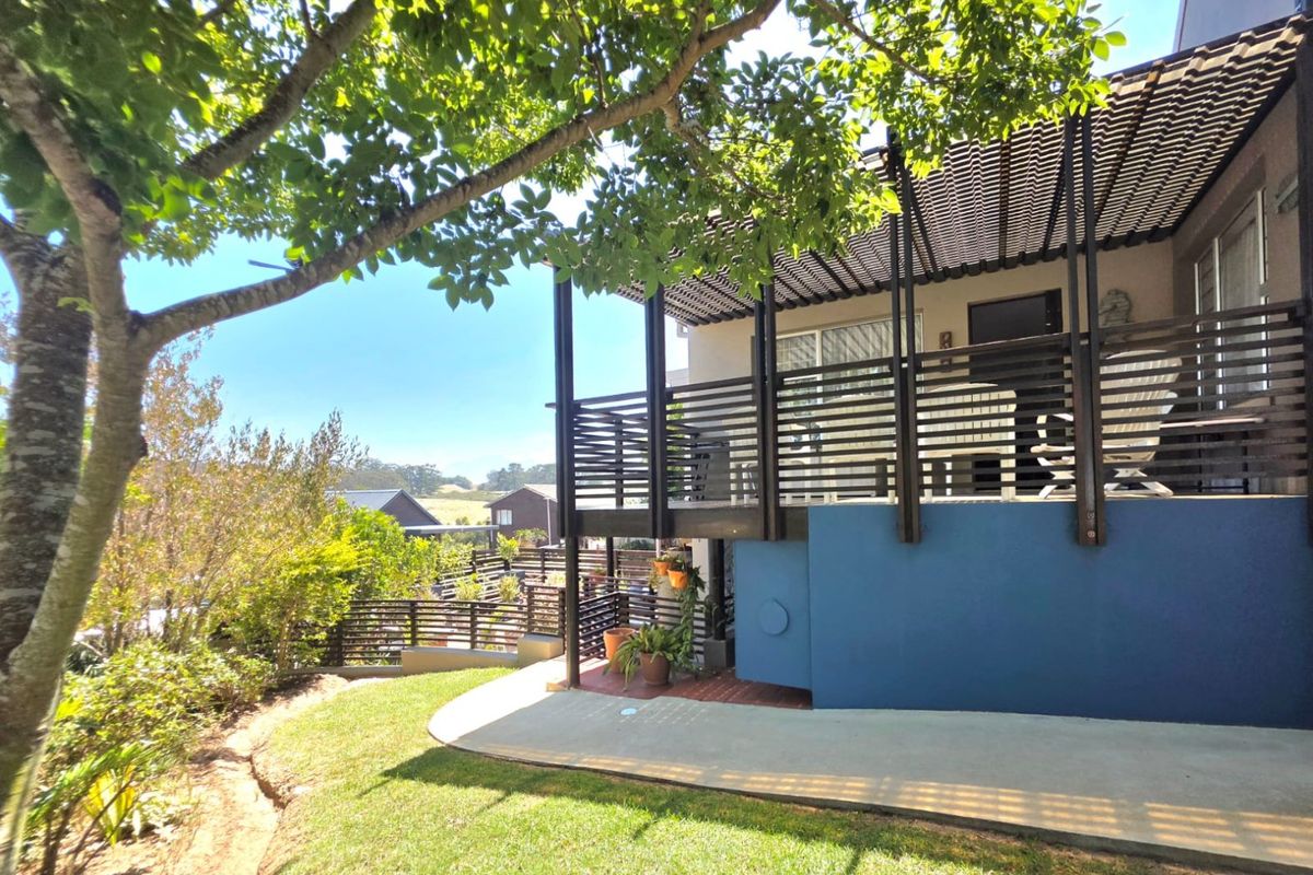 ONE PROPERTY, TWO LIFESTYLES - A CARED FOR HEROLDS BAY CLASSIC WITH INCOME POTENTIAL FOR SALE - Photo 4