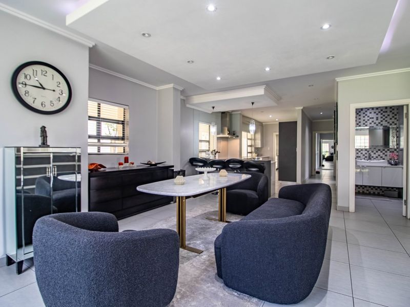 Luxury 3 En-Suite Bedroom Ground Floor Living with Private Garden For Sale - Photo 3