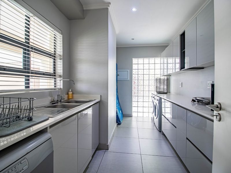 Luxury 3 En-Suite Bedroom Ground Floor Living with Private Garden For Sale - Photo 10