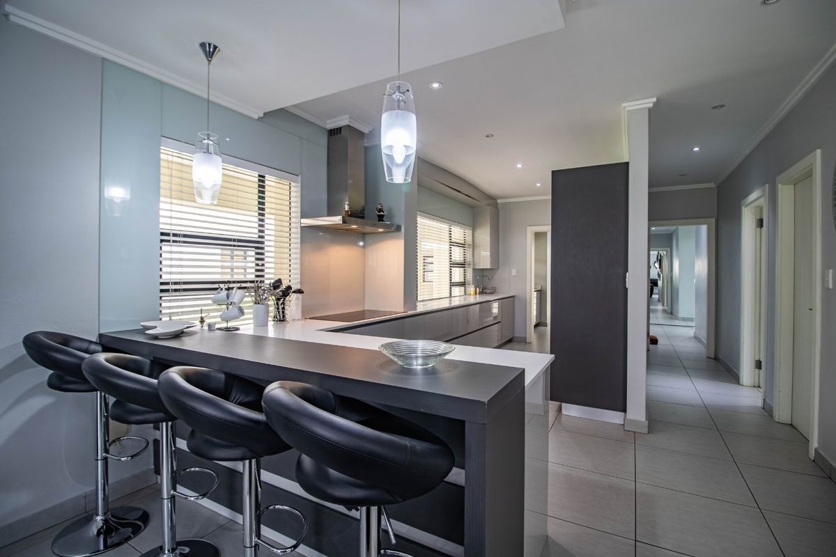 Luxury 3 En-Suite Bedroom Ground Floor Living with Private Garden For Sale - Photo 5