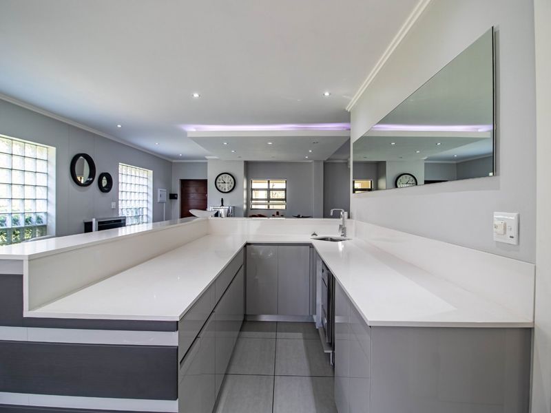 Luxury 3 En-Suite Bedroom Ground Floor Living with Private Garden For Sale - Photo 7