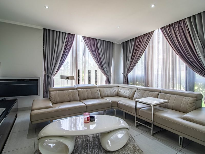 Luxury 3 En-Suite Bedroom Ground Floor Living with Private Garden For Sale - Photo 5