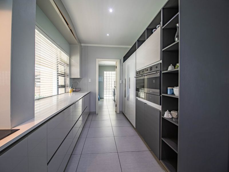 Luxury 3 En-Suite Bedroom Ground Floor Living with Private Garden For Sale - Photo 2