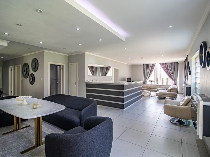 Luxury 3 En-Suite Bedroom Ground Floor Living with Private Garden For Sale - Photo 7